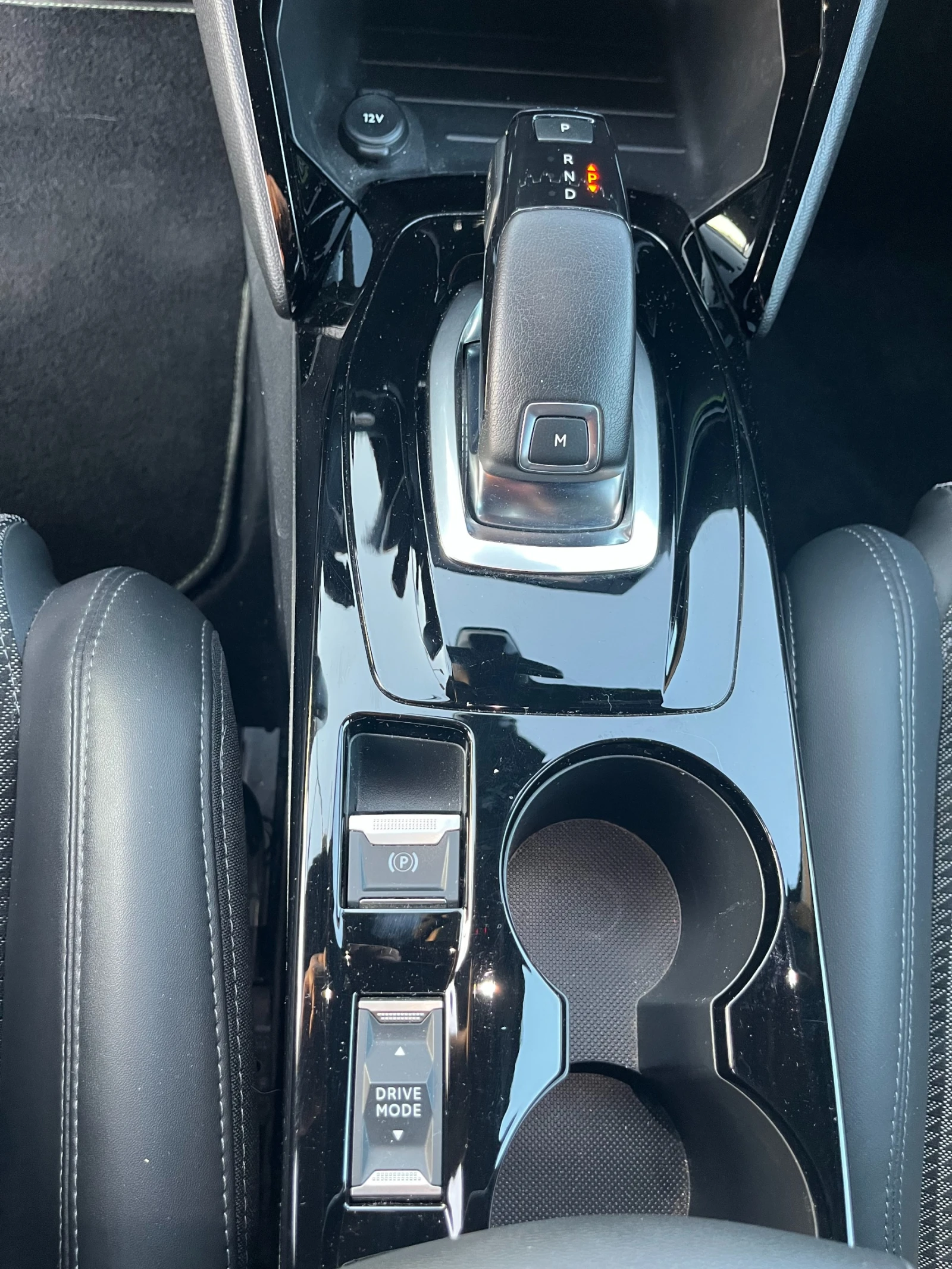 Peugeot 208 GT Line, снимка 14 - Автомобили и джипове - 55805603