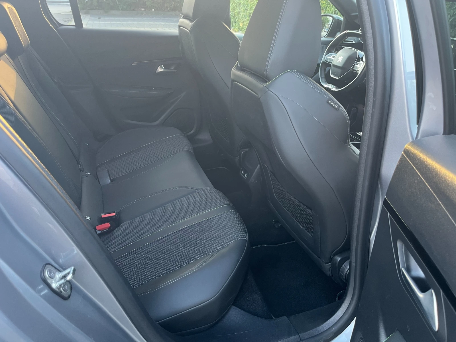 Peugeot 208 GT Line, снимка 17 - Автомобили и джипове - 55805603