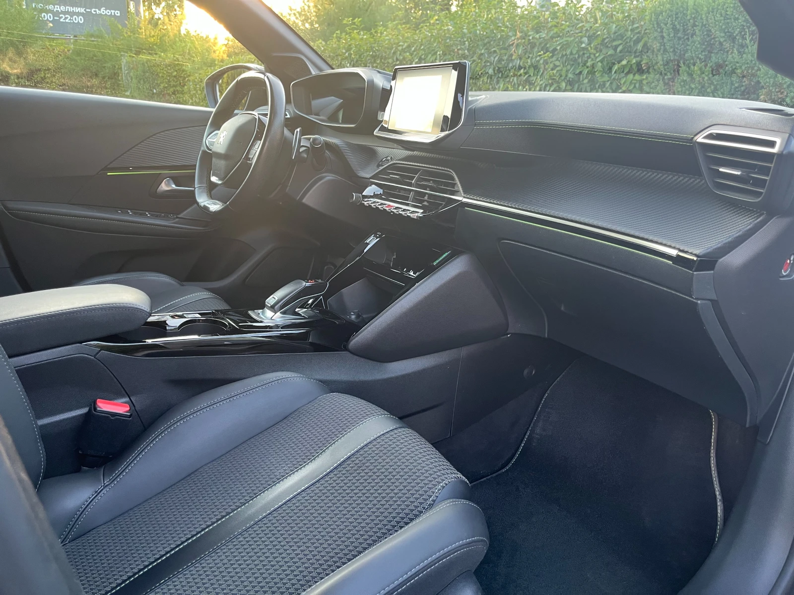 Peugeot 208 GT Line, снимка 15 - Автомобили и джипове - 55805603