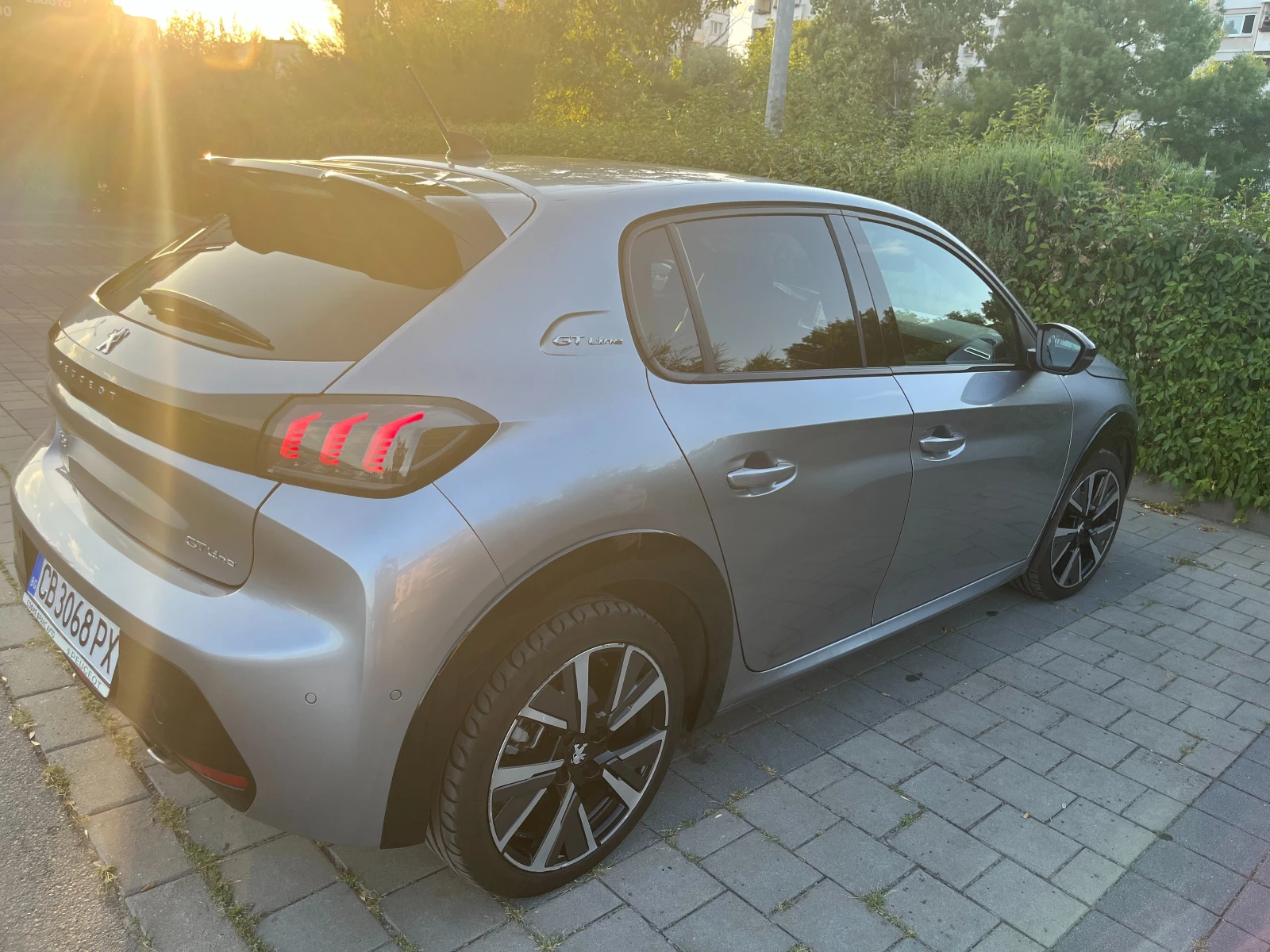 Peugeot 208 GT Line, снимка 4 - Автомобили и джипове - 55805603