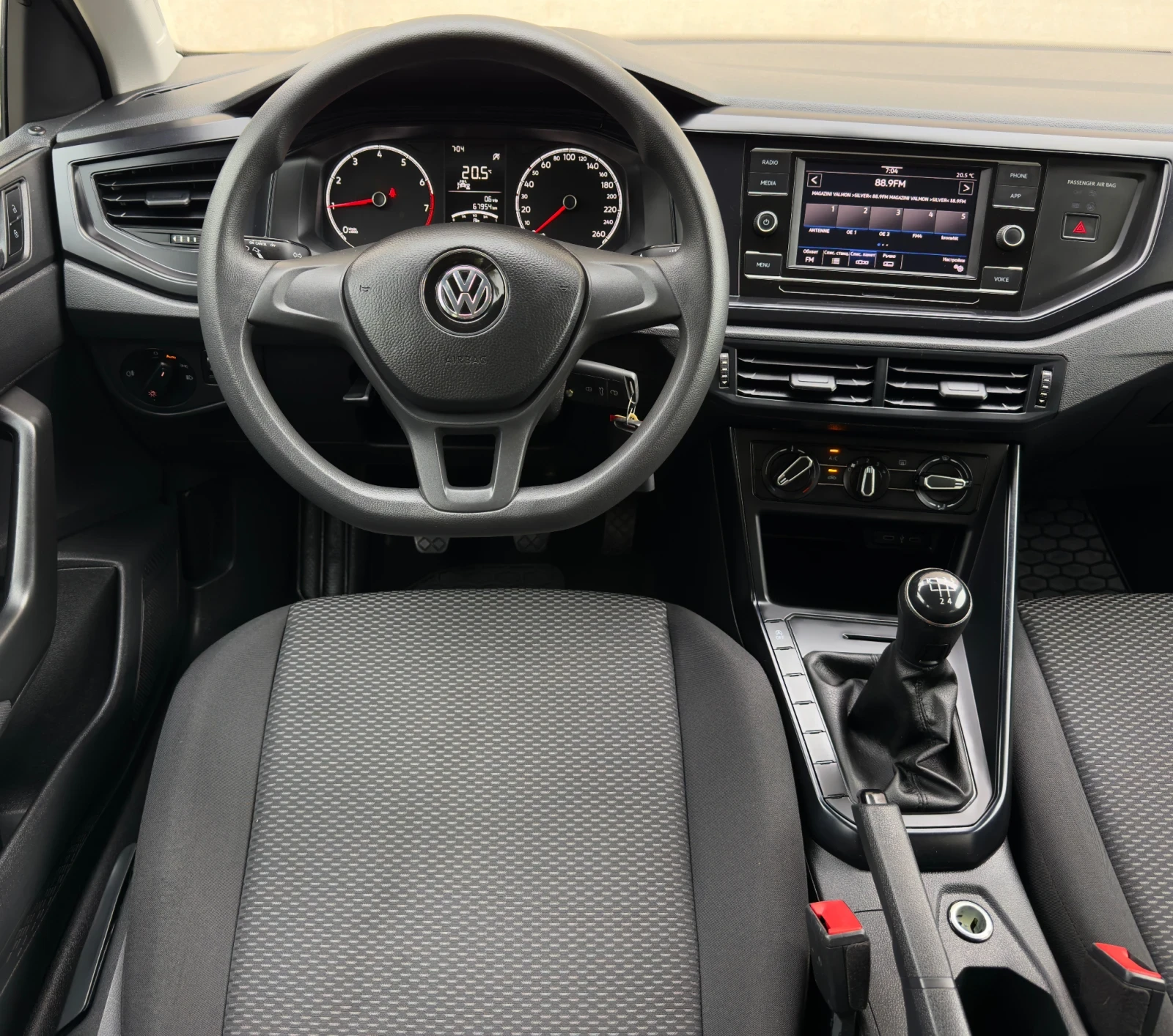 VW Polo 1.0i//EURO 6B* DISTRONIC, снимка 10 - Автомобили и джипове - 56273416