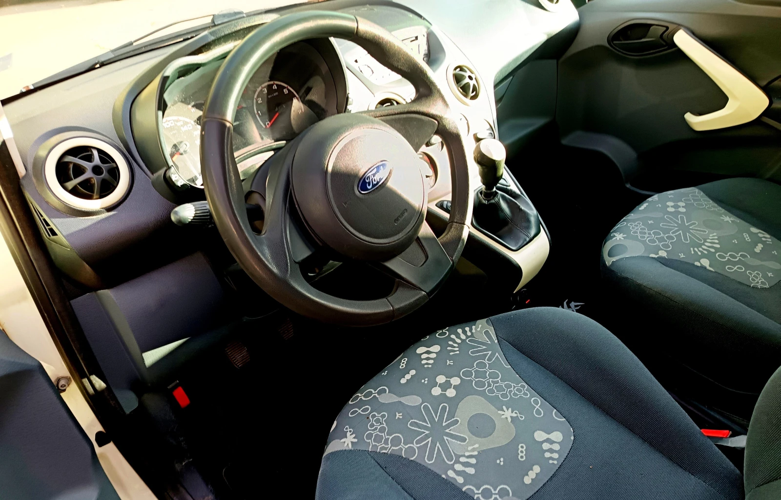 Ford Ka 1.2 i  16V, снимка 5 - Автомобили и джипове - 56518626