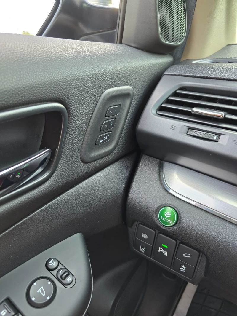 Honda Cr-v 1.6 EXCLUSIVE#DISTRONIC#PANORAMA#PODGREV#KAMERA#KE, снимка 16 - Автомобили и джипове - 51501771