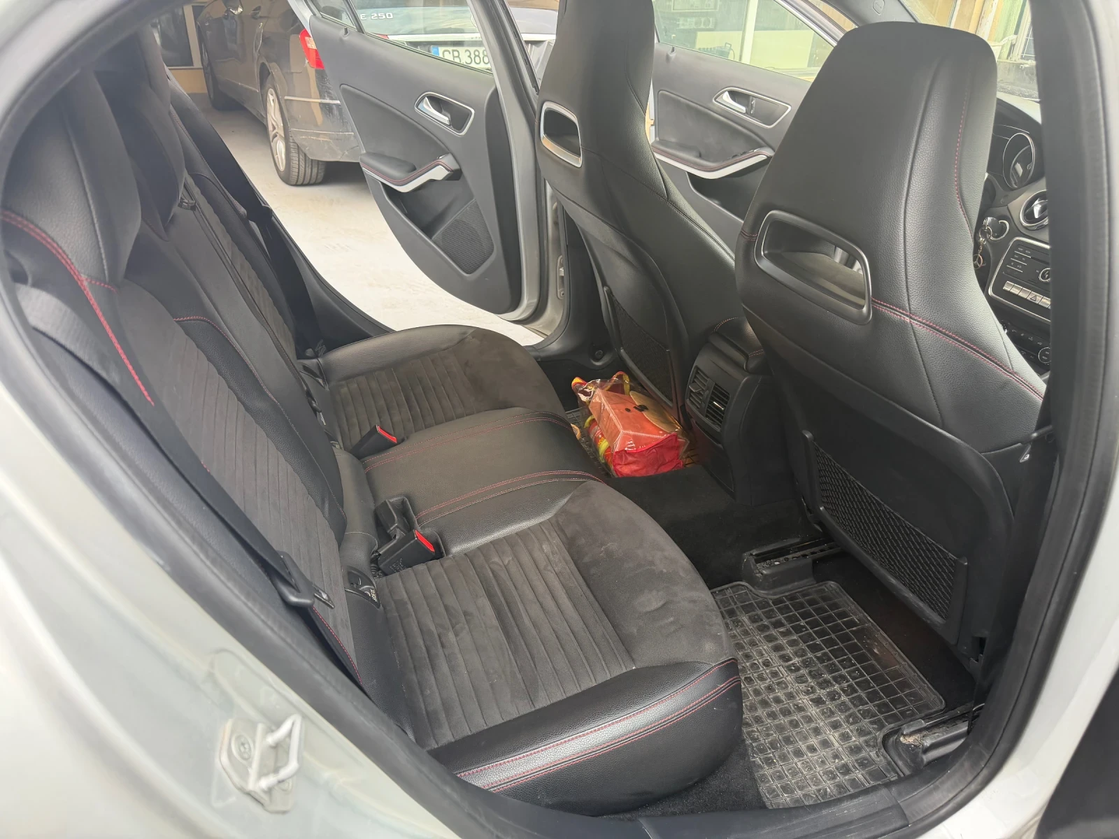 Mercedes-Benz GLA 2.1, снимка 12 - Автомобили и джипове - 54195067