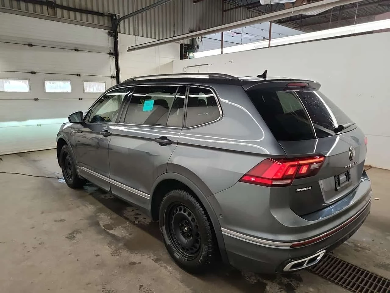 VW Tiguan * Highline R Line * 2 КЛЮЧА * ОБДУХВАНЕ * КАМЕРА, снимка 2 - Автомобили и джипове - 54214631