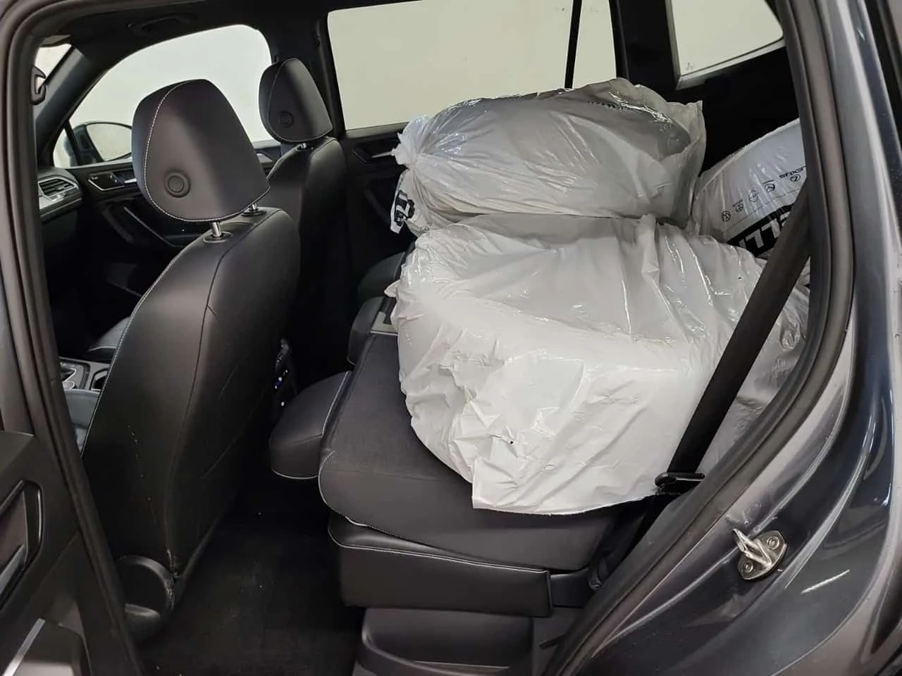 VW Tiguan * Highline R Line * 2 КЛЮЧА * ОБДУХВАНЕ * КАМЕРА, снимка 15 - Автомобили и джипове - 54214631