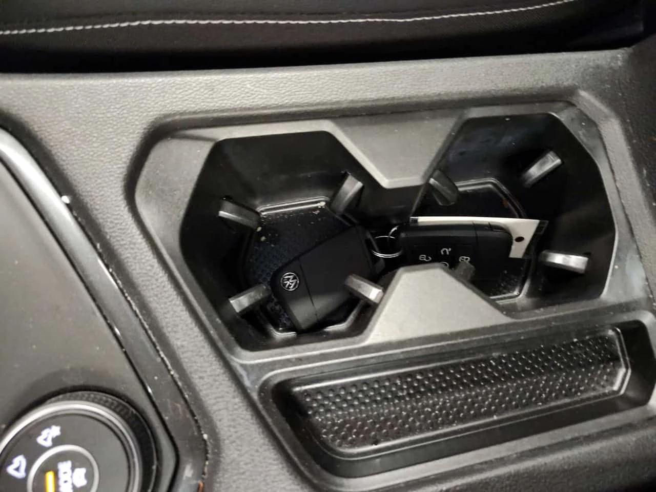 VW Tiguan * Highline R Line * 2 КЛЮЧА * ОБДУХВАНЕ * КАМЕРА, снимка 10 - Автомобили и джипове - 54214631