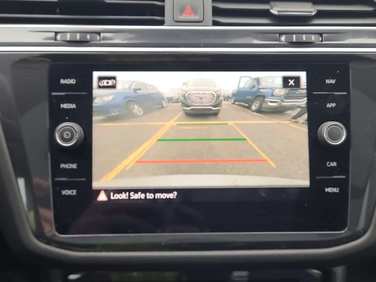 VW Tiguan * Highline R Line * 2 КЛЮЧА * ОБДУХВАНЕ * КАМЕРА, снимка 12 - Автомобили и джипове - 54214631