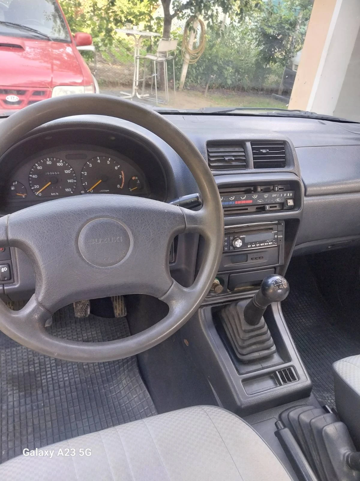 Suzuki Vitara 1.6, снимка 8 - Автомобили и джипове - 54741763