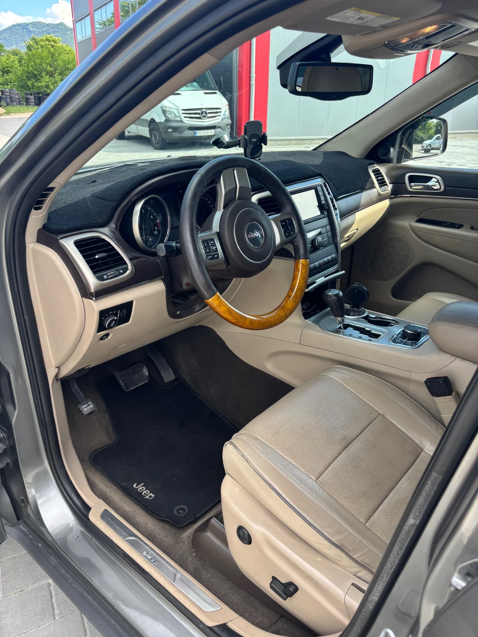 Jeep Grand cherokee 3.0D, снимка 9 - Автомобили и джипове - 54837946