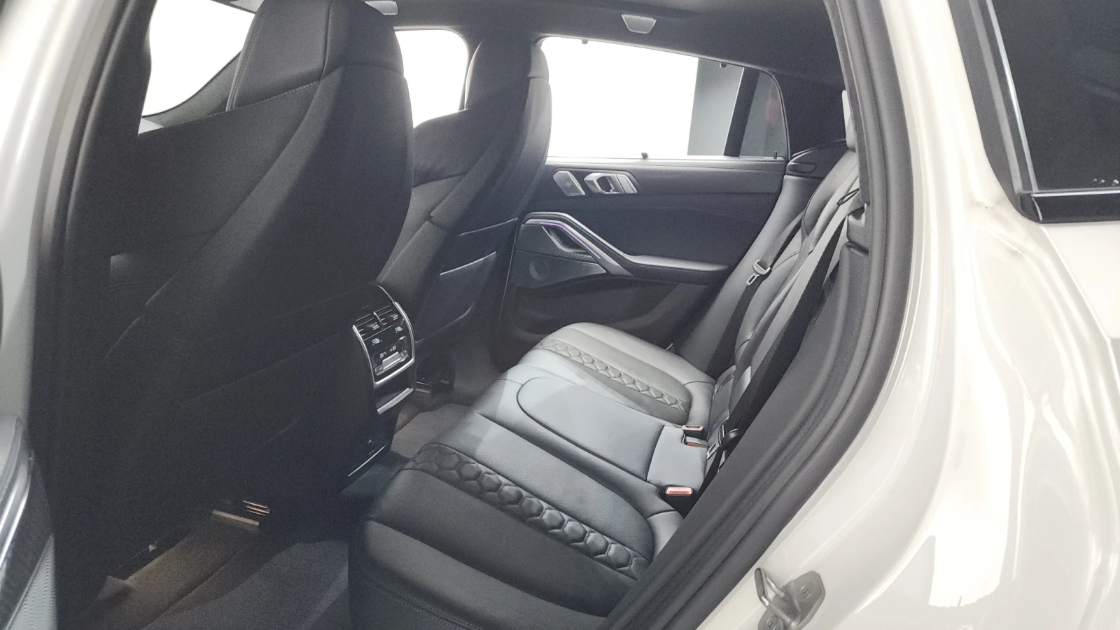 BMW X6 M* ЧИСТОКРЪВНА М-КА* FULL* FULL* ЛИЗИНГ, снимка 9 - Автомобили и джипове - 55711873