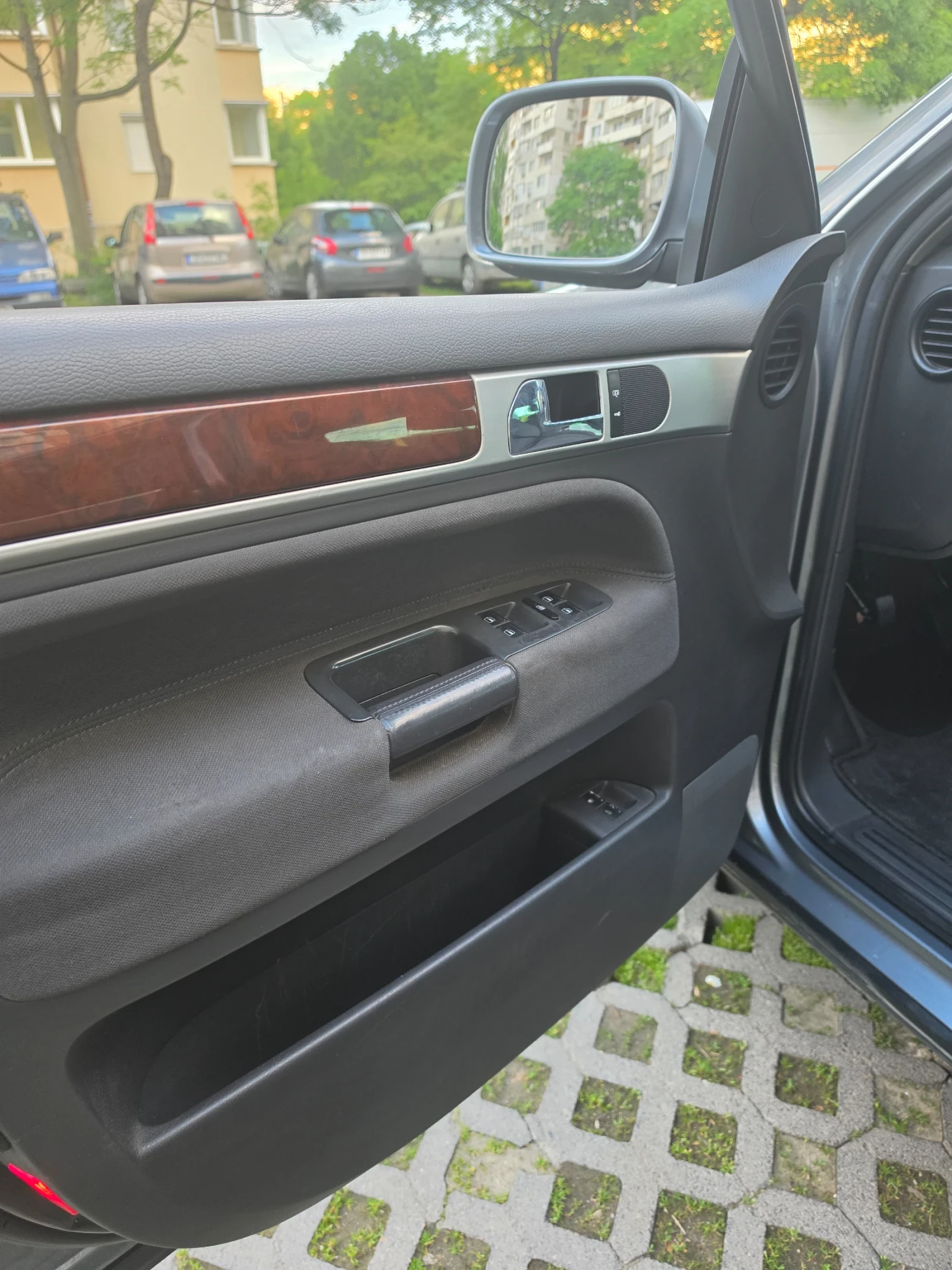 VW Touareg, снимка 8 - Автомобили и джипове - 56627799