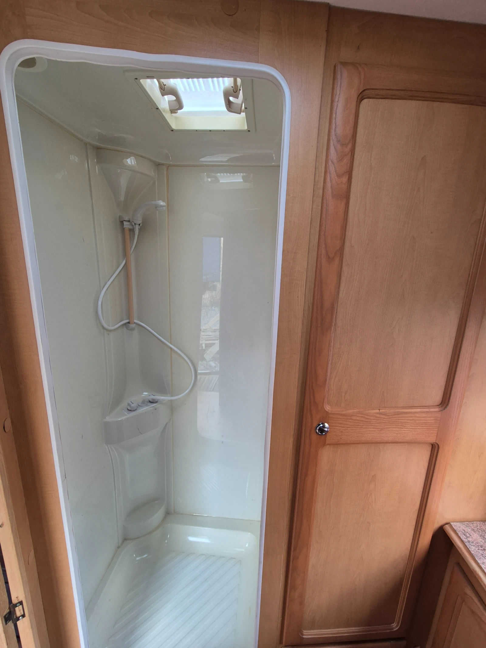 Каравана Compas Corona, снимка 14 - Каравани и кемпери - 54087687