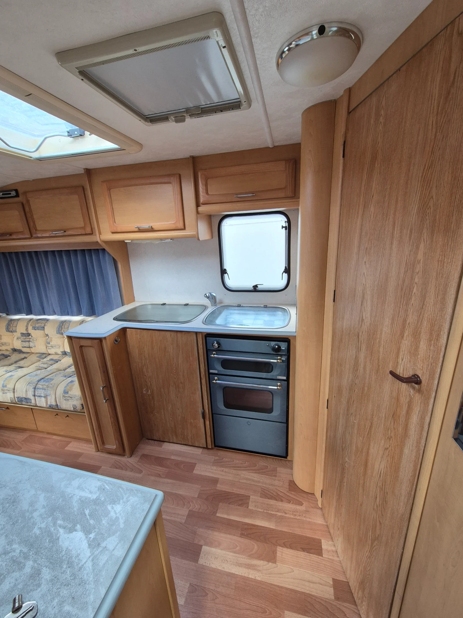 Каравана Compas Corona, снимка 6 - Каравани и кемпери - 54087687