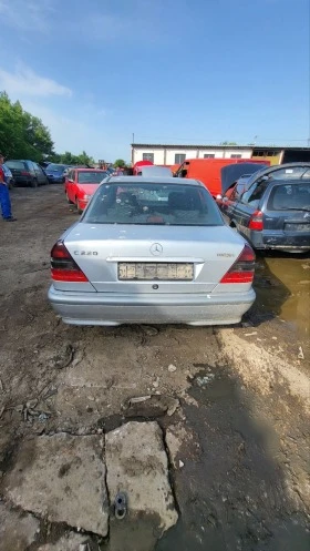 Mercedes-Benz C 220, снимка 2