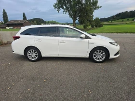 Toyota Auris 1.8 Хибрид-Комби-2 бр, снимка 3