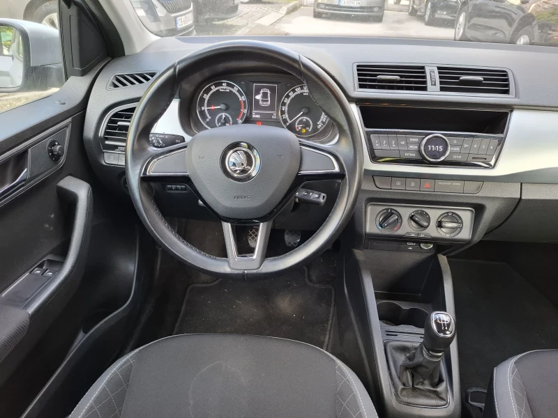 Skoda Fabia 1.0 TSI, снимка 11 - Автомобили и джипове - 47305661