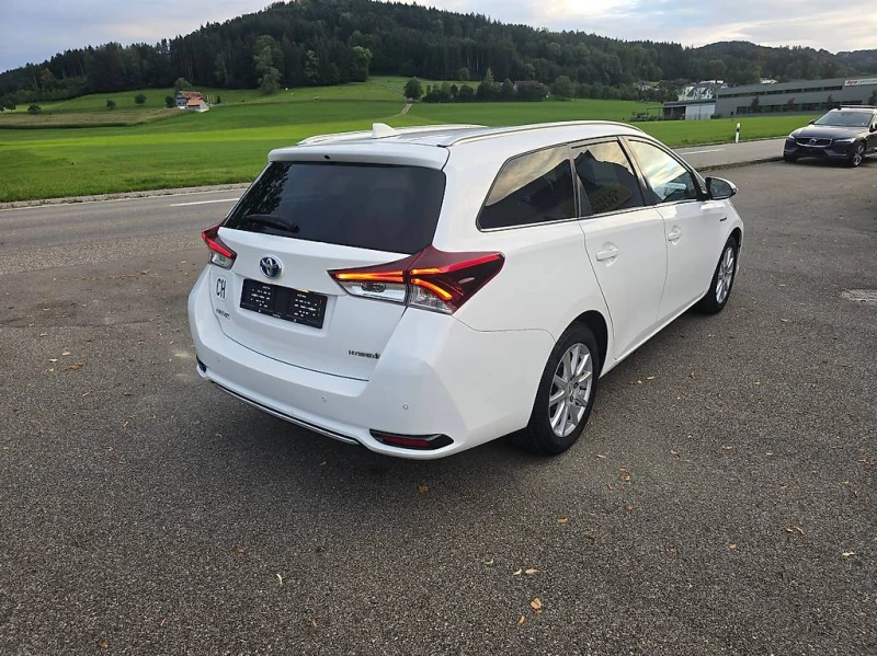 Toyota Auris 1.8 Хибрид-Комби-2 бр, снимка 4 - Автомобили и джипове - 48394767