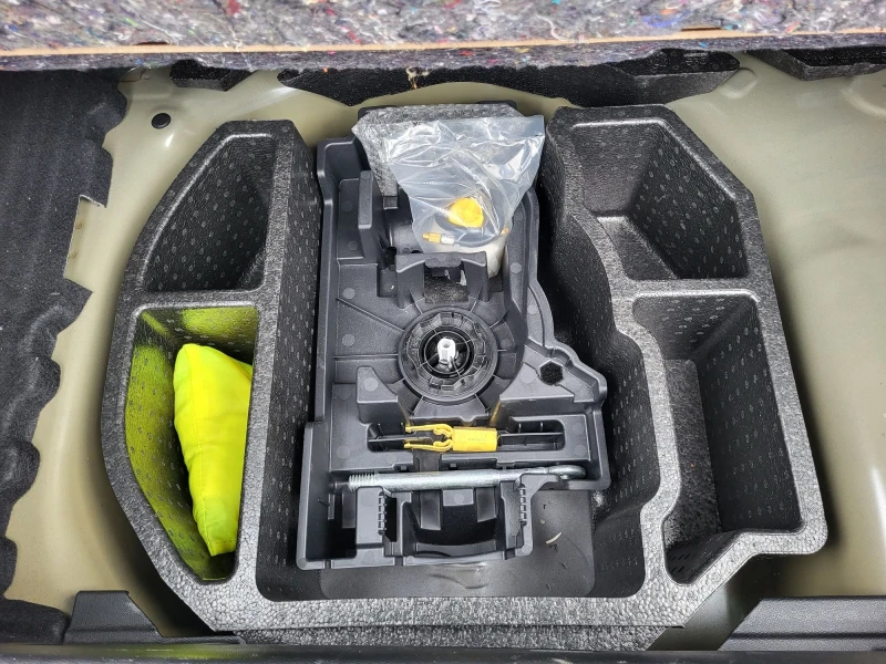 Peugeot 208 STYLE, снимка 17 - Автомобили и джипове - 50209972