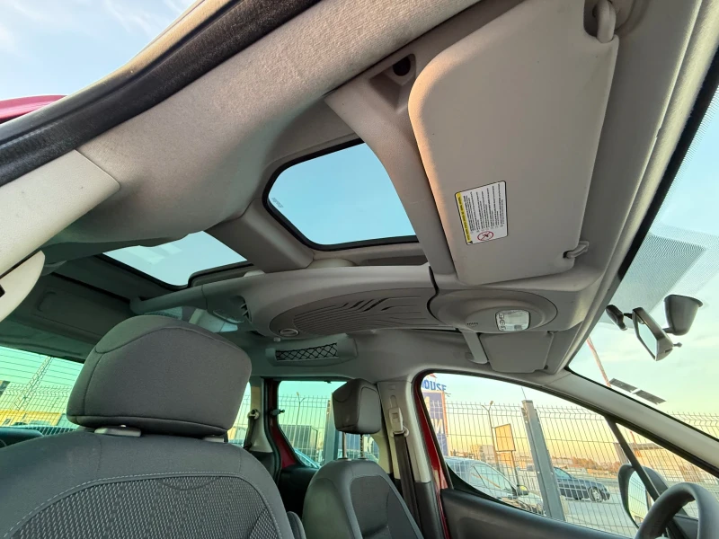 Peugeot Partner 1.6HDI* 2011г* 109к.с* Пътническо* Панорама* , снимка 9 - Автомобили и джипове - 52259622