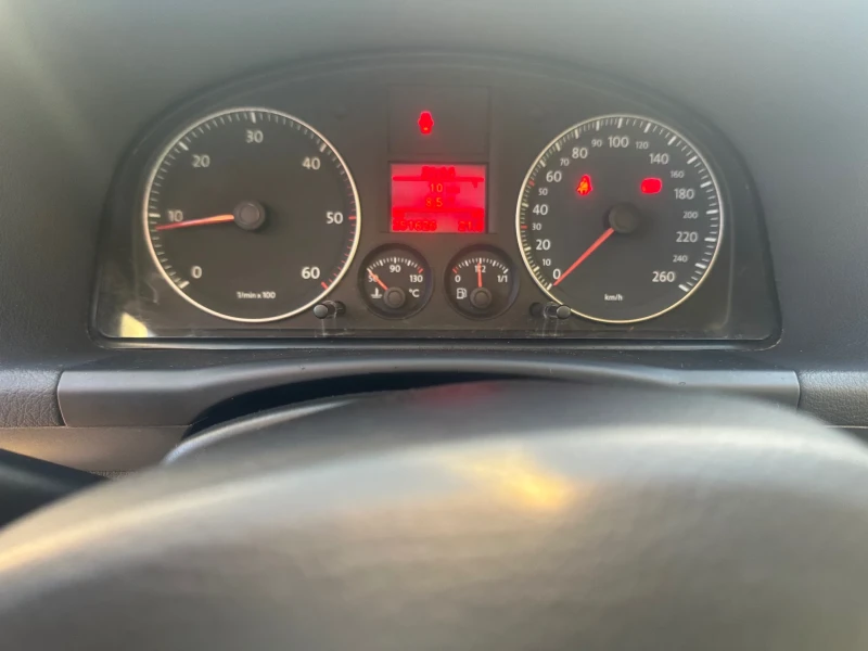 VW Touran 1.9TDI, снимка 12 - Автомобили и джипове - 52746398