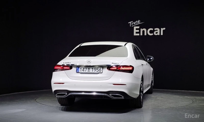 Mercedes-Benz E 220, снимка 4 - Автомобили и джипове - 53362293