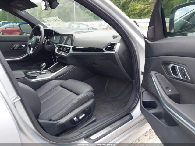 BMW 330 ПАНО* ПОДГРЕВ* KEYLESS* CARPLAY* ПАМЕТ - изображение 9