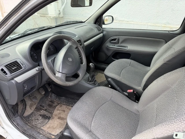 Renault Clio Clio 2, снимка 9 - Автомобили и джипове - 53562783
