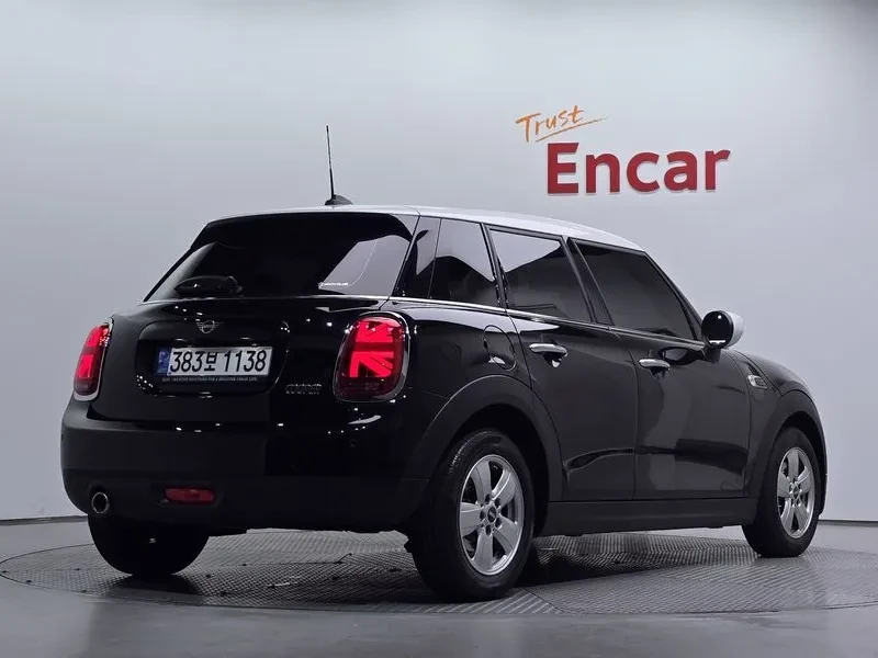 Mini Cooper Basic Model 3Rd Generation, снимка 2 - Автомобили и джипове - 55937454