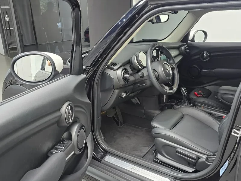 Mini Cooper Basic Model 3Rd Generation, снимка 10 - Автомобили и джипове - 55937454
