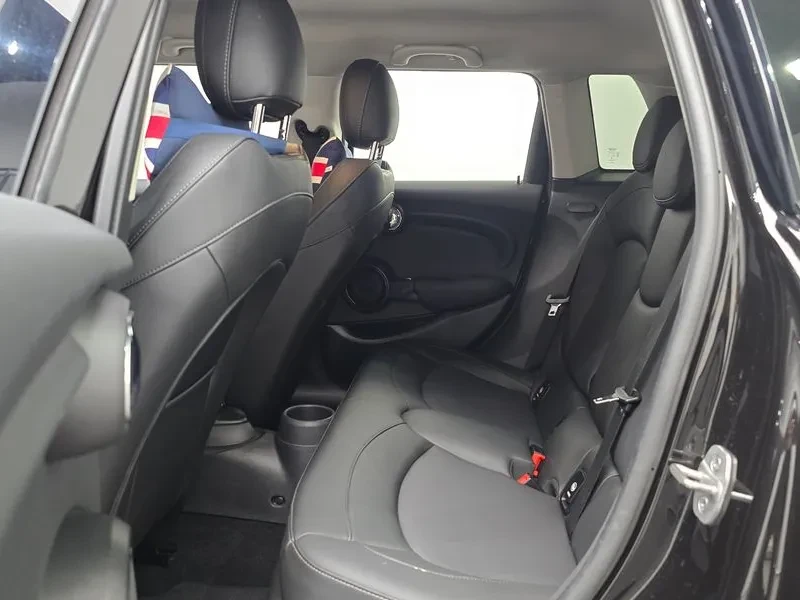 Mini Cooper Basic Model 3Rd Generation, снимка 12 - Автомобили и джипове - 55937454