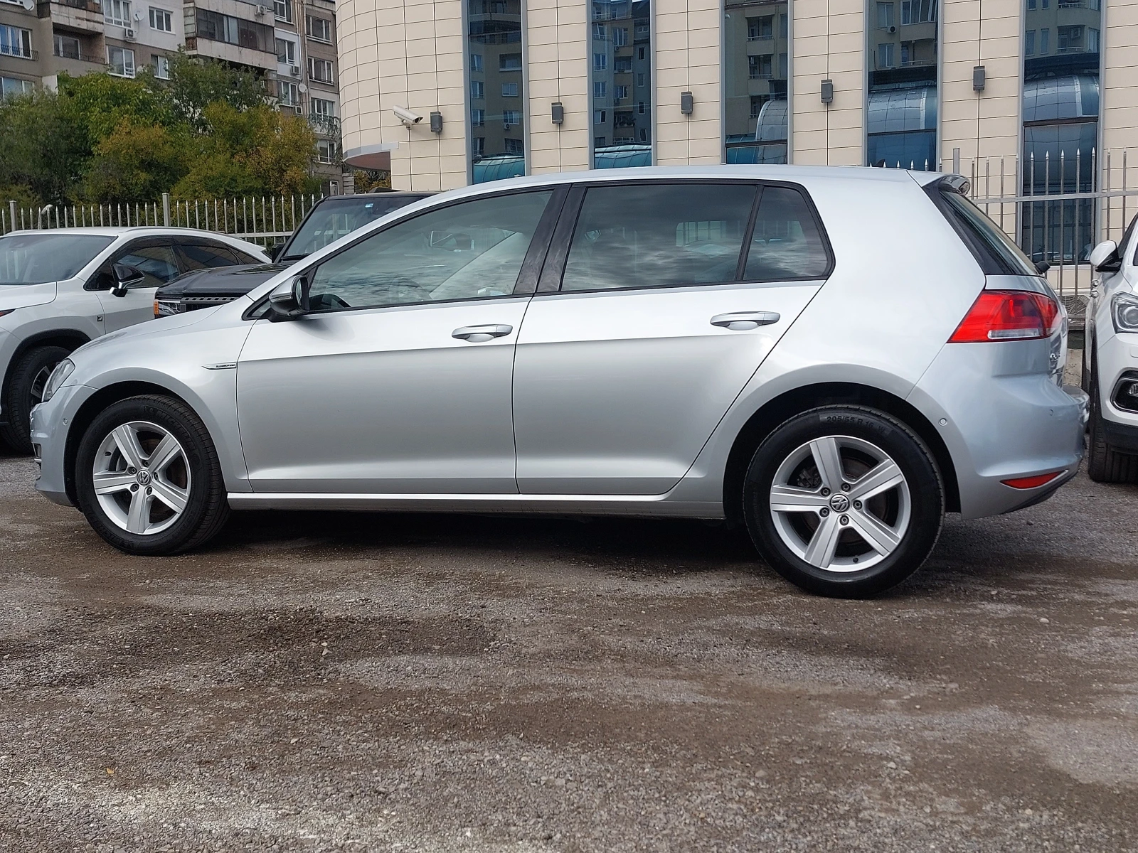 VW Golf 1.4TGi 110коняAUTOMATIC NAVI CAMERA TOP ИЗПЪЛНЕНИЕ - изображение 6