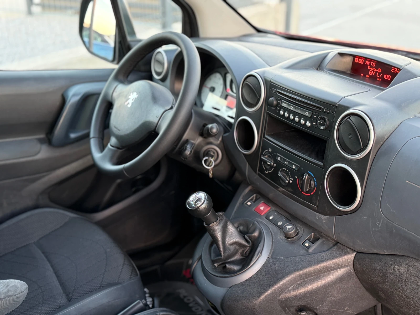 Peugeot Partner 1.6HDI* 2011г* 109к.с* Пътническо* Панорама*  - изображение 8