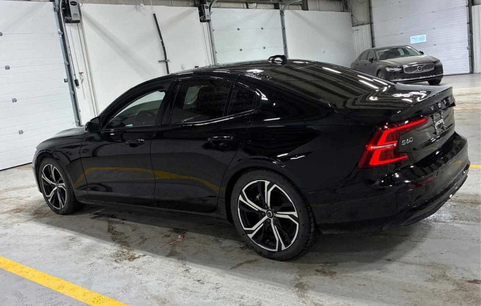 Volvo S60 Plus Dark Theme АВТО КРЕДИТ, снимка 3 - Автомобили и джипове - 53956267