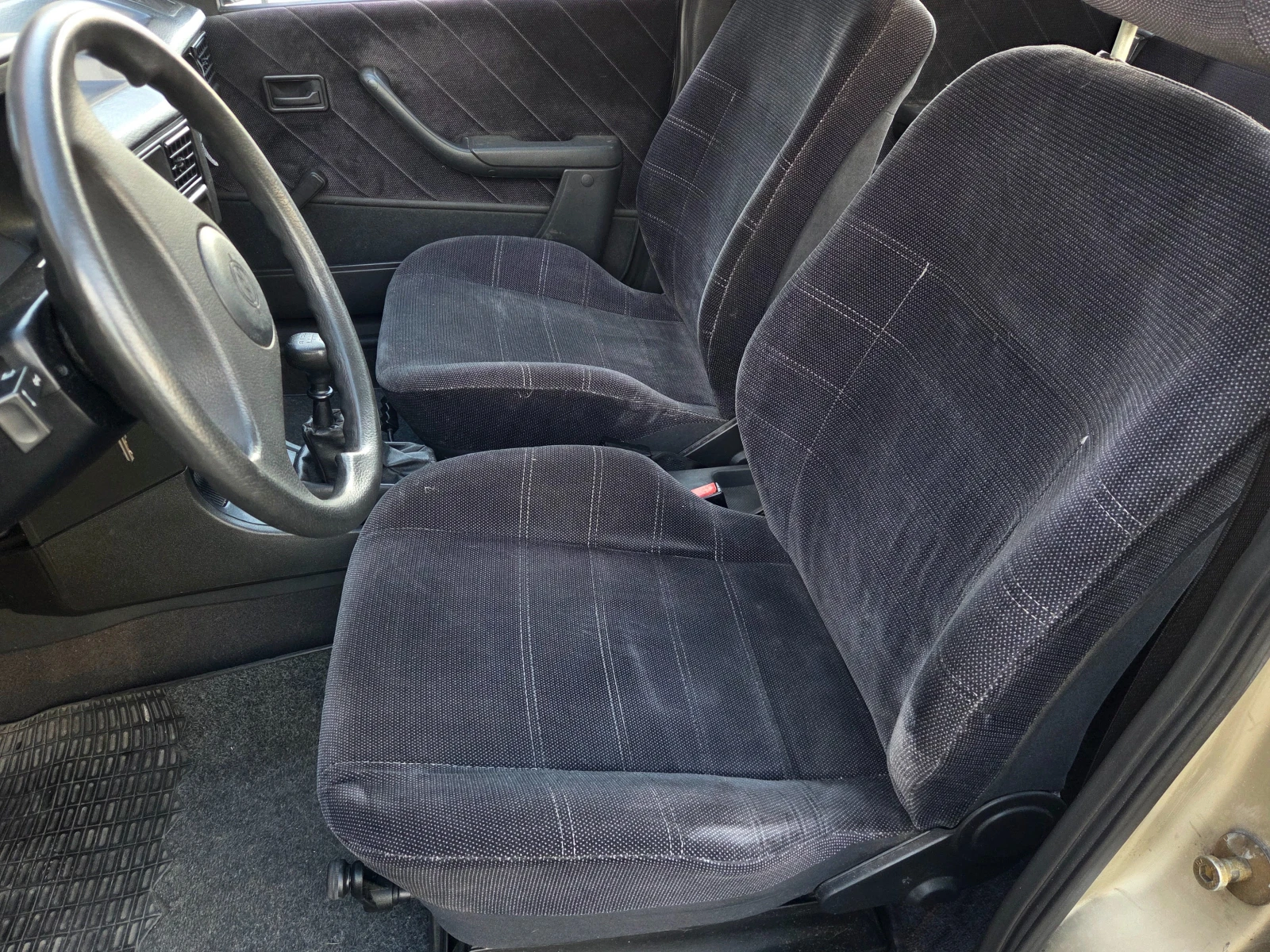 Opel Kadett 1.3i/СЕДАН/ГАРАЖЕН/УНИКАТ, снимка 11 - Автомобили и джипове - 54009938