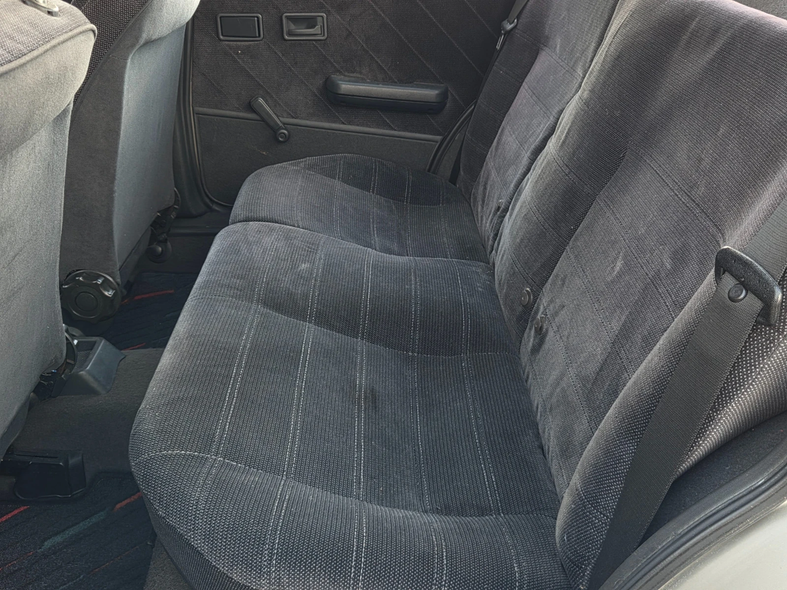 Opel Kadett 1.3i/СЕДАН/ГАРАЖЕН/УНИКАТ, снимка 9 - Автомобили и джипове - 54009938