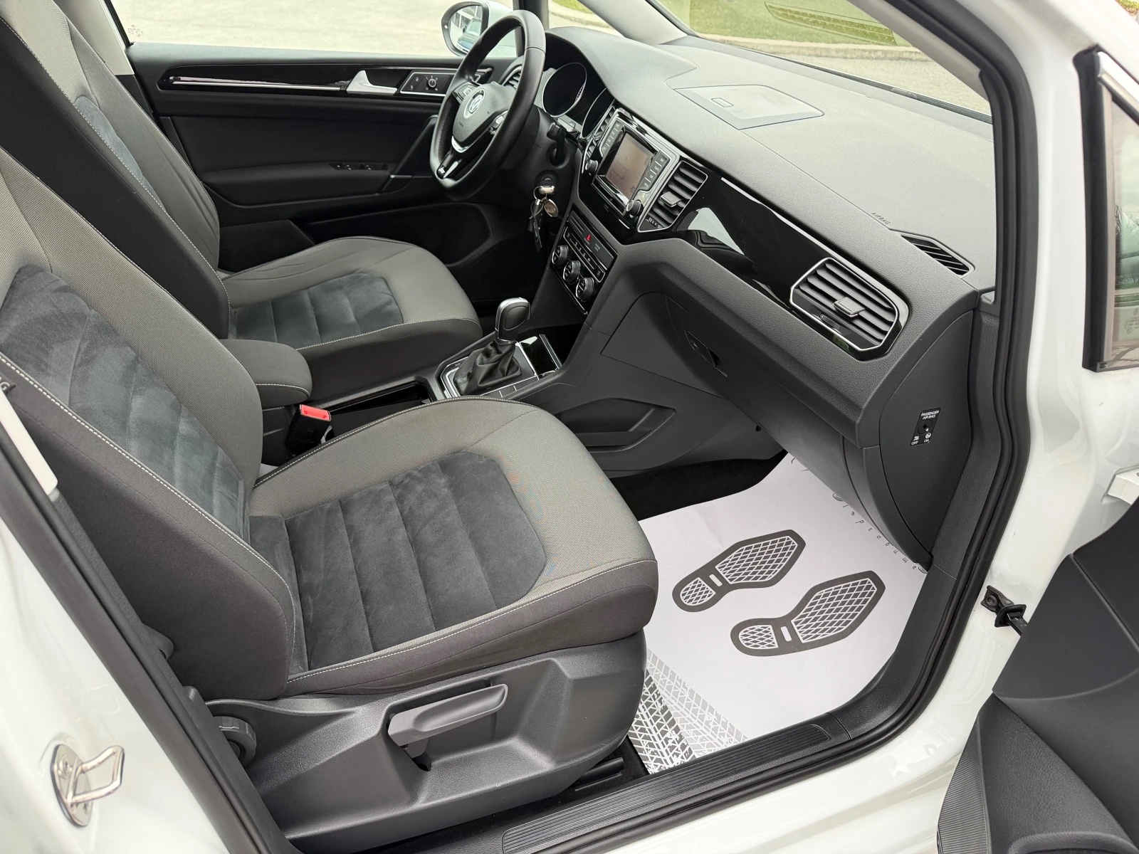 VW Sportsvan 1.4 TSI AVT NAVI, снимка 8 - Автомобили и джипове - 54195654