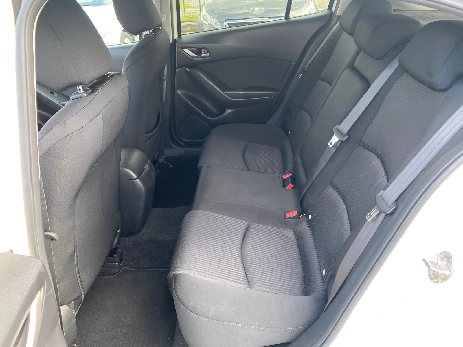 Mazda 3 1.5 DIZEL Skyactiv, снимка 11 - Автомобили и джипове - 54224345