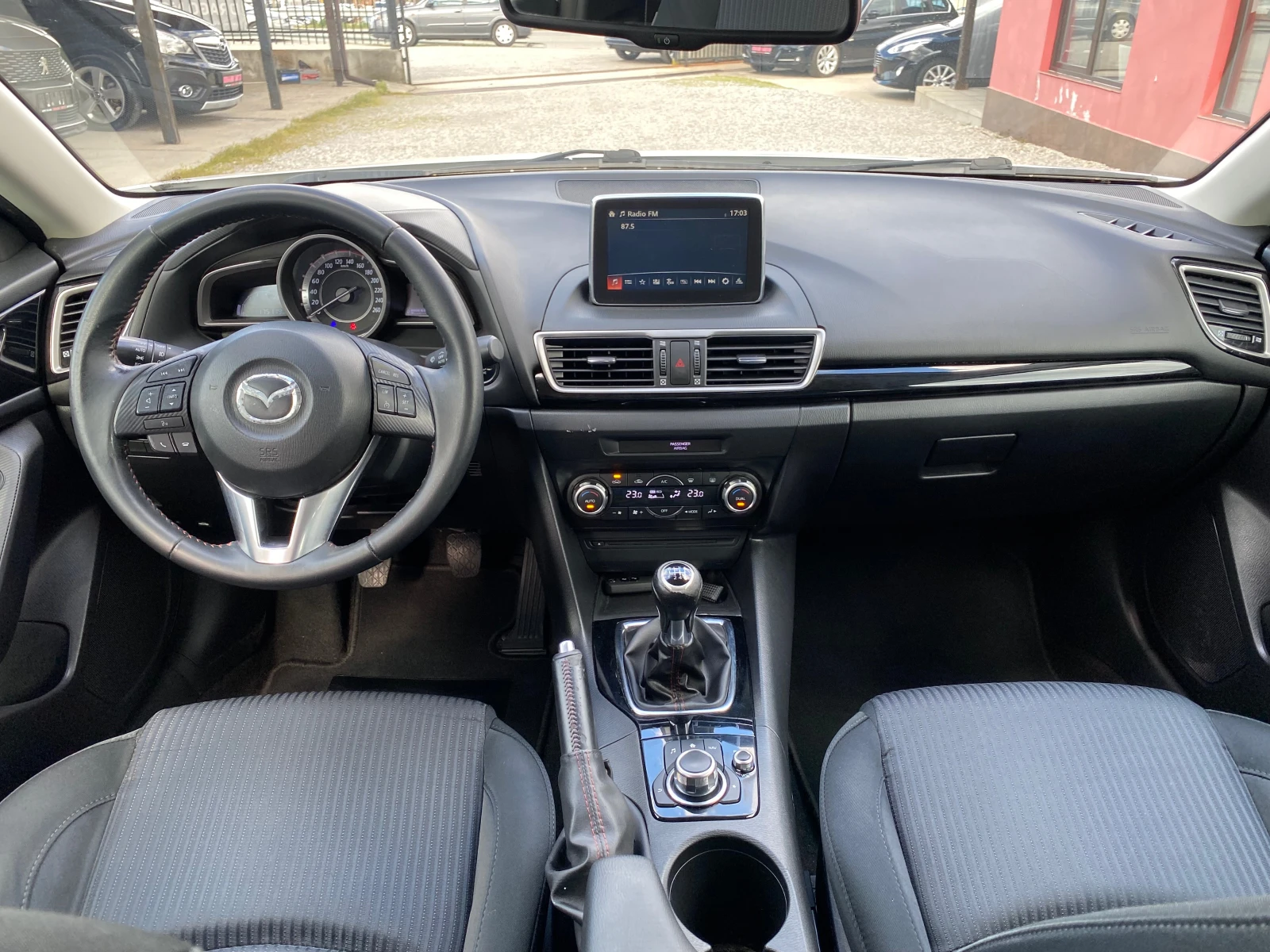 Mazda 3 1.5 DIZEL Skyactiv, снимка 12 - Автомобили и джипове - 54224345