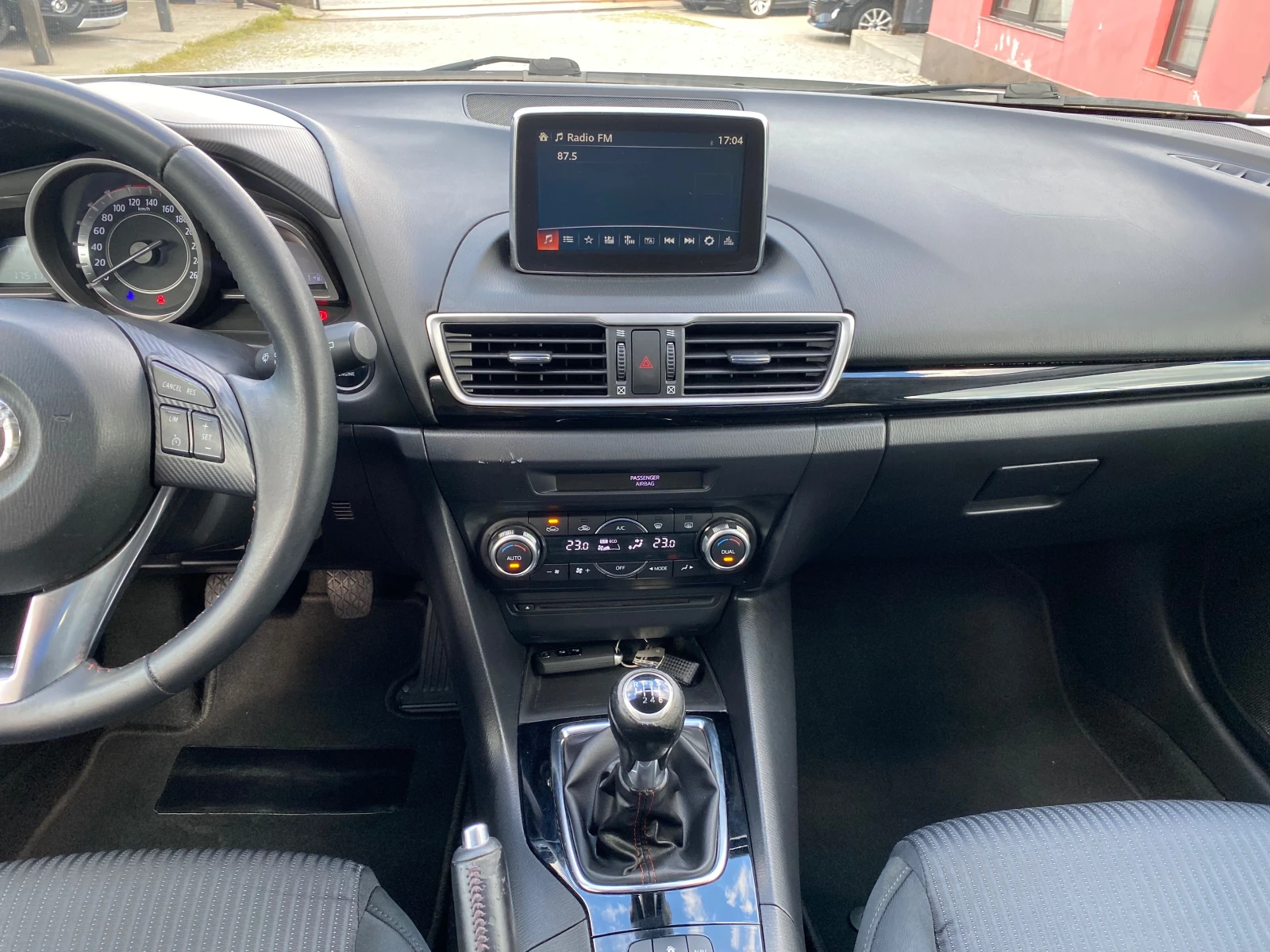 Mazda 3 1.5 DIZEL Skyactiv, снимка 14 - Автомобили и джипове - 54224345