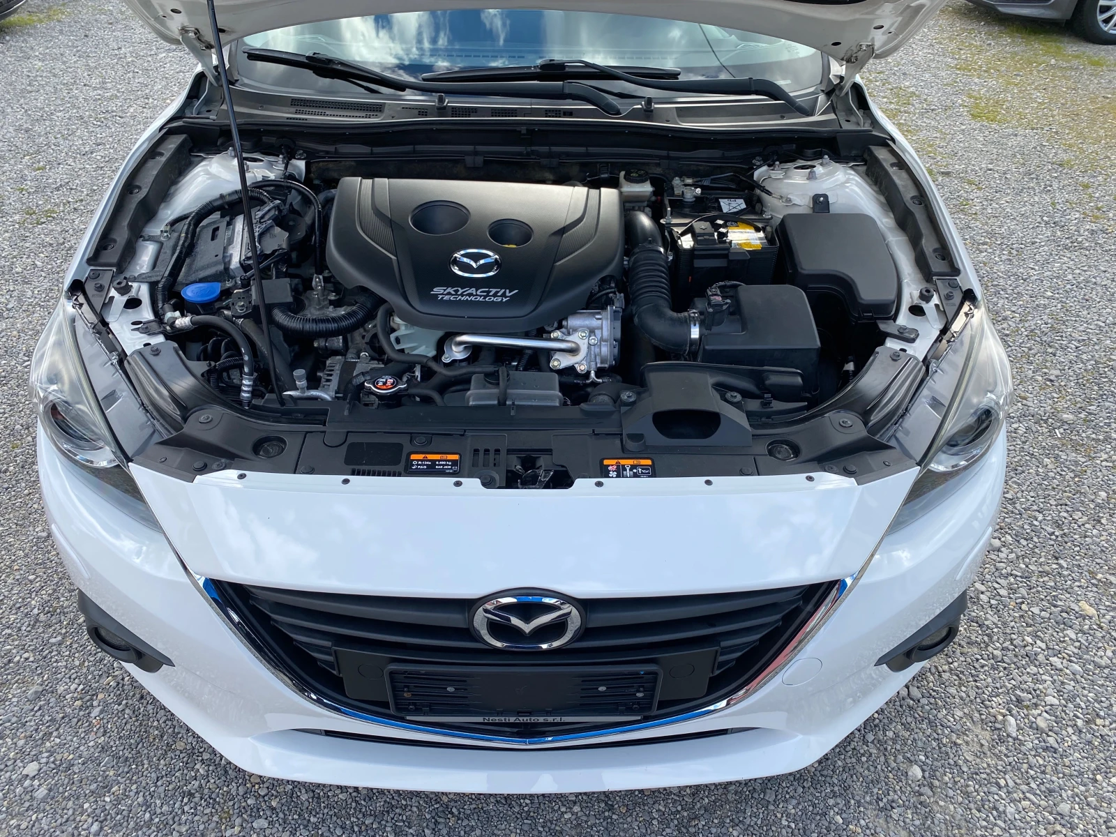 Mazda 3 1.5 DIZEL Skyactiv, снимка 15 - Автомобили и джипове - 54224345