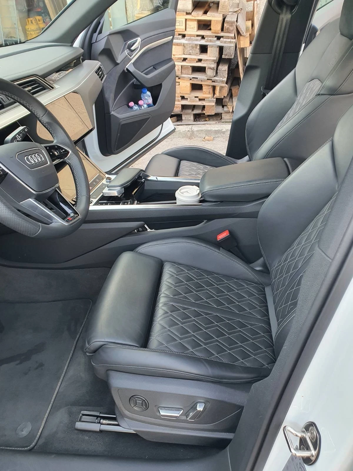 Audi E-Tron, снимка 12 - Автомобили и джипове - 55082777