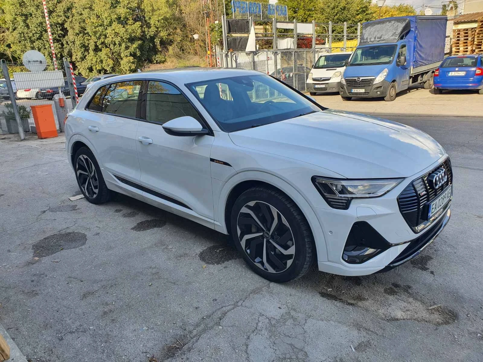 Audi E-Tron, снимка 2 - Автомобили и джипове - 55082777