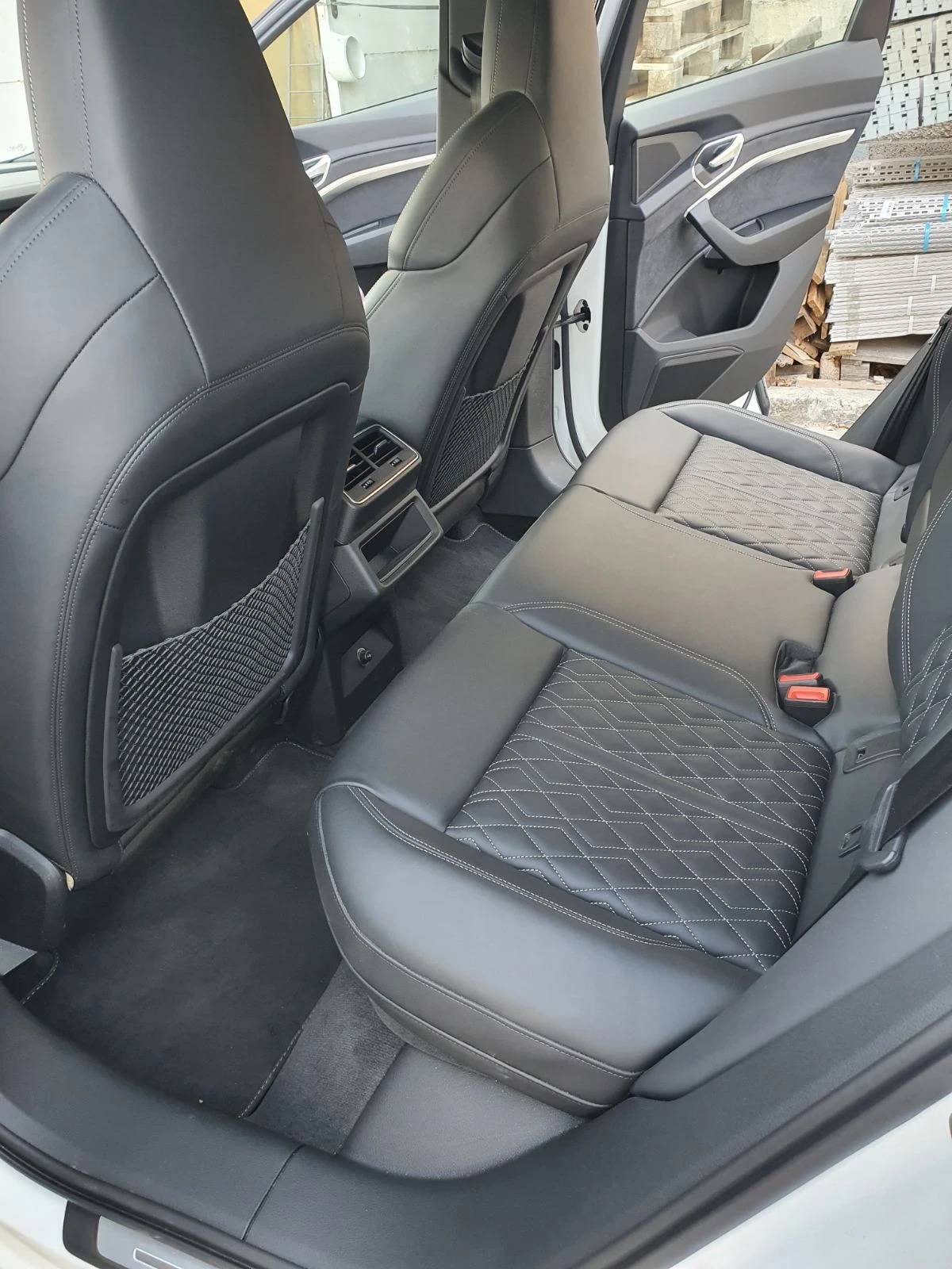 Audi E-Tron, снимка 14 - Автомобили и джипове - 55082777