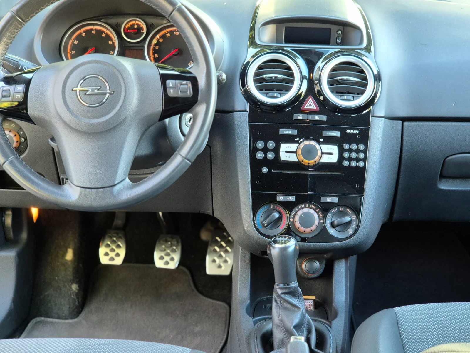 Opel Corsa 1.4 90к.с. Газ-бензин., снимка 8 - Автомобили и джипове - 55315917