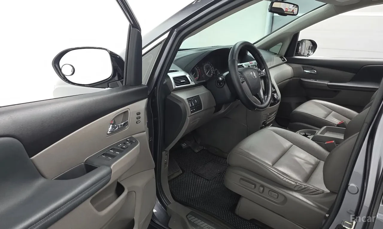 Honda Odyssey 3.5 V6 i-VTEC * 7 МЕСТА * СИВ КОЖЕН САЛОН * КАМЕРА, снимка 3 - Автомобили и джипове - 55437638