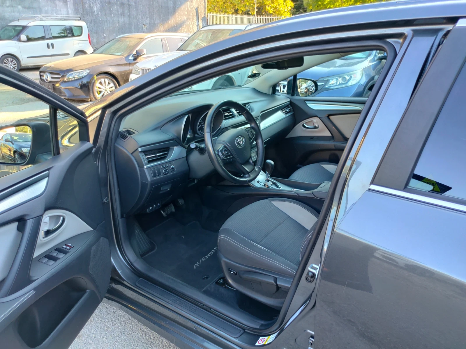 Toyota Avensis, снимка 8 - Автомобили и джипове - 55750588