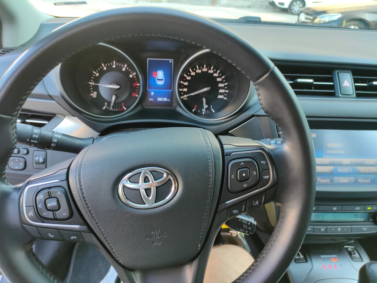 Toyota Avensis, снимка 11 - Автомобили и джипове - 55750588