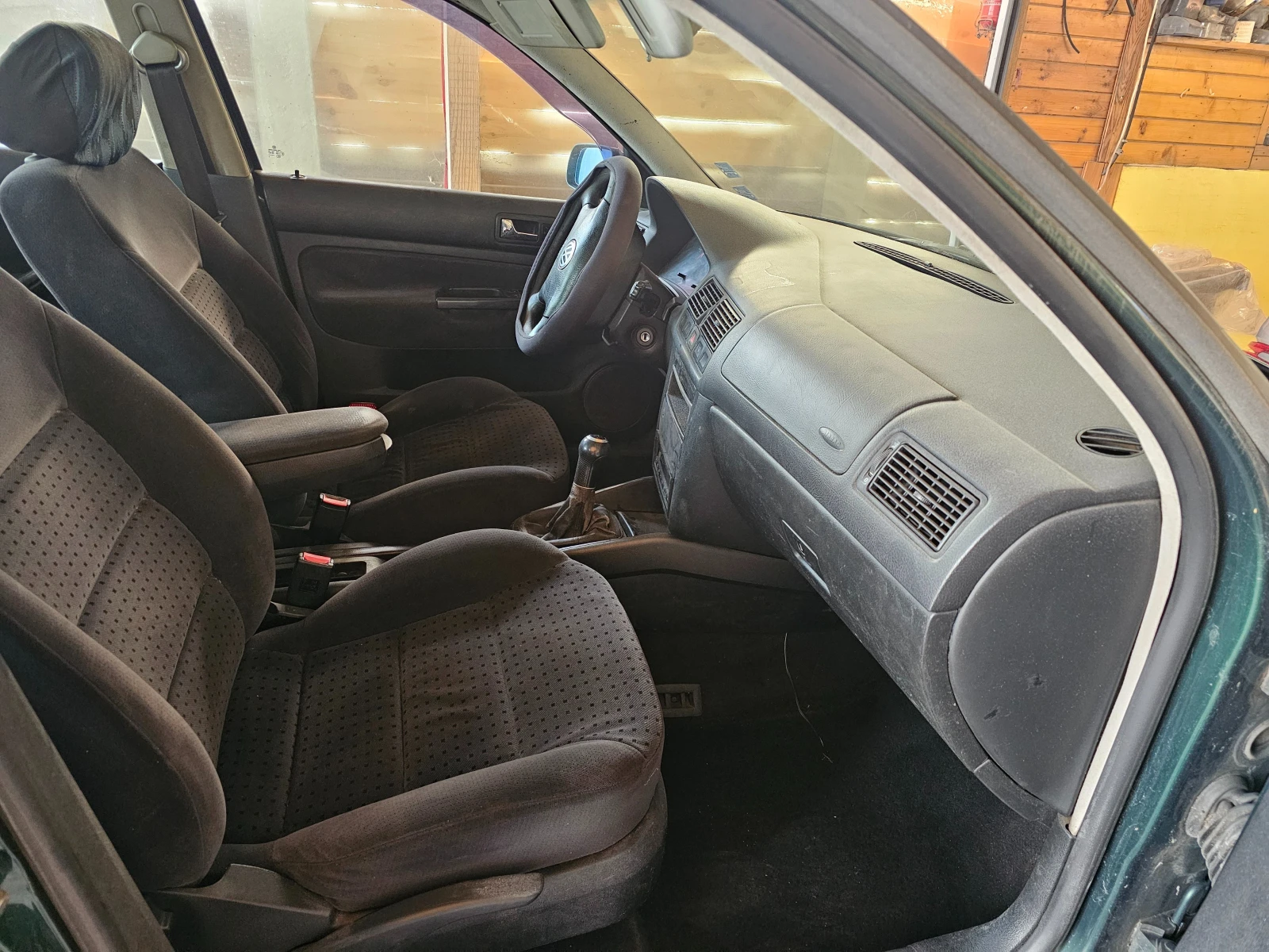 VW Golf 1.9TDI-4x4-Гаражен, снимка 14 - Автомобили и джипове - 55908016