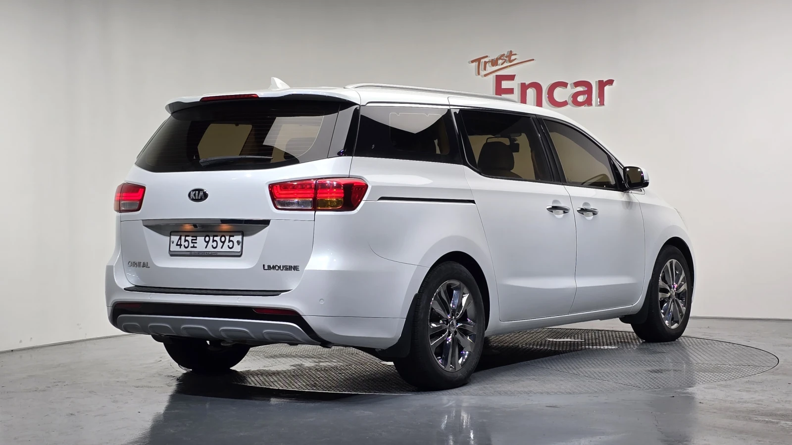 Kia Carnival ЕЛ. БАГАЖНИК* ПОДГРЕВ ВОЛАН* КРАЙНА ЦЕНА, снимка 2 - Автомобили и джипове - 56024554